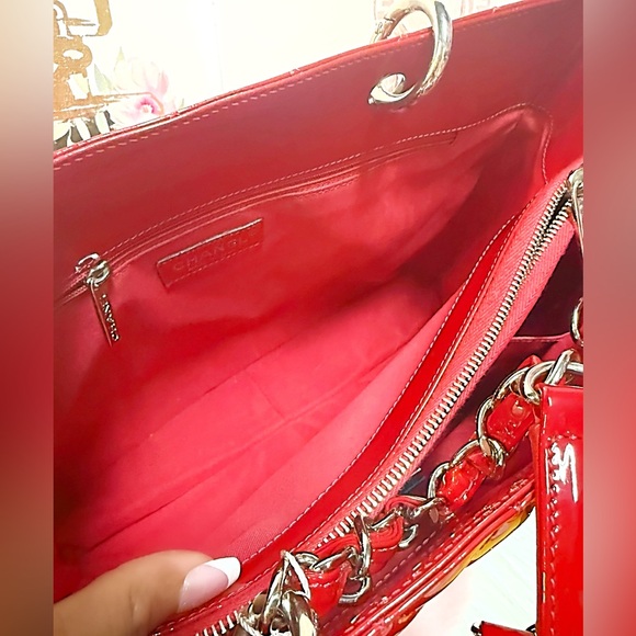 Chanel Patent Leather Grand Shopping Tote (GST) in red. LIMITED EDITION BAG - Picture 11 of 16
